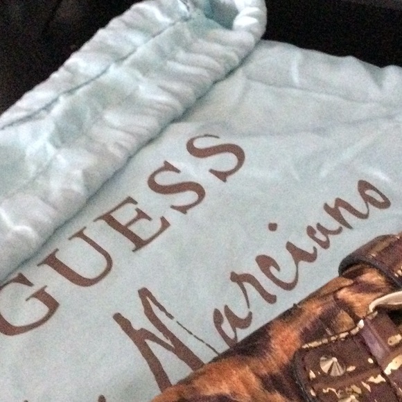 Guess - Picture 3 of 9